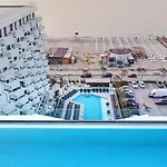 Dew In Infinity Pool &