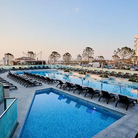 Dew - Infinity Pool & *