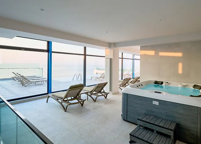 Dew - Infinity Pool & Апартаменты Нэводари