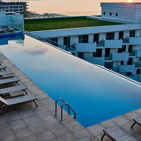 Dew - Infinity Pool & Apartment Navodari