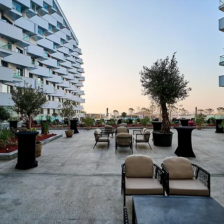 Dew In Infinity Pool & Apartment Navodari