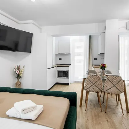 Dew - Infinity Pool & Διαμέρισμα Năvodari