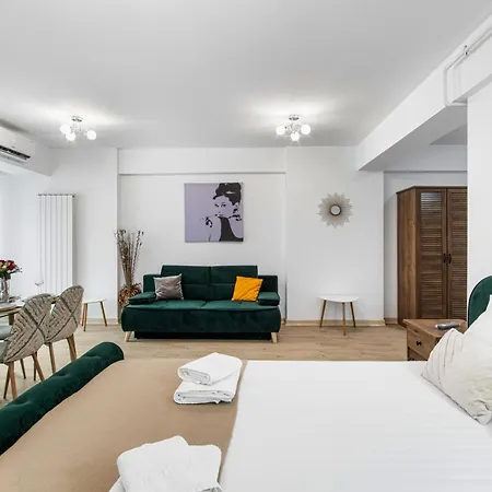 Dew - Infinity Pool & Apartman Năvodari