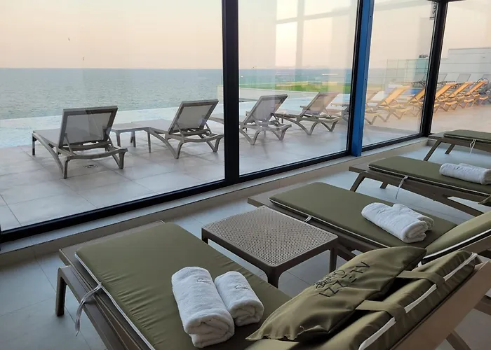 Dew - Infinity Pool & Năvodari